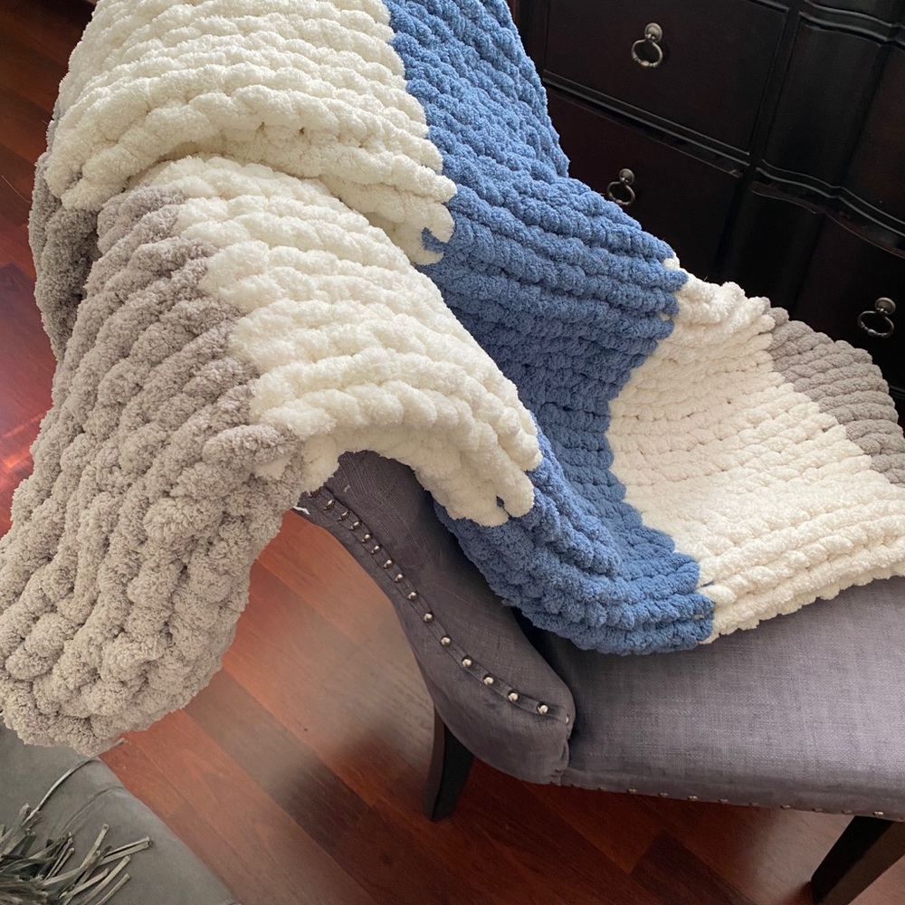 Chunky Knit Blanket 💙🤍 ✨Handmade✨